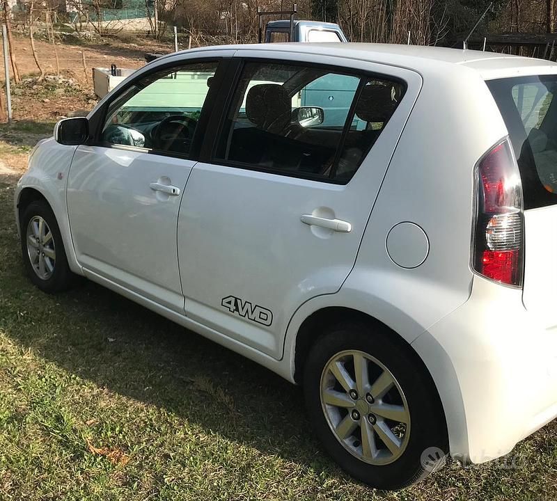 Usata Daihatsu Sirion 87 CV (63 kW) 2009 Utilitaria