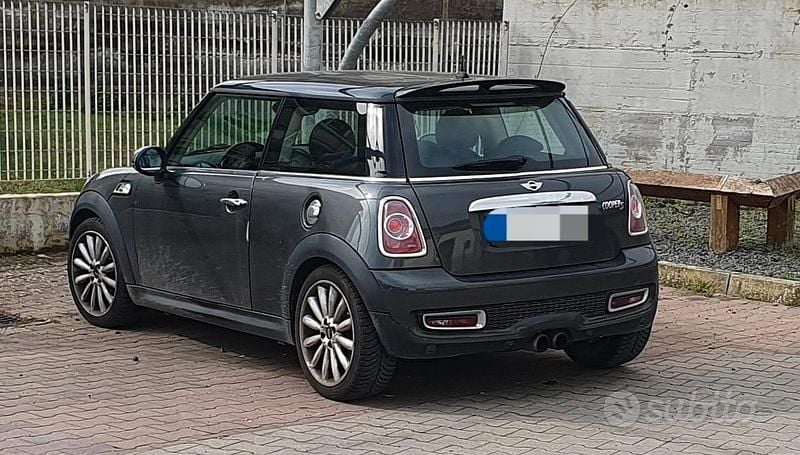 Usata Mini Cooper S 184 CV (135 kW) 2010 Grigio Utilitaria