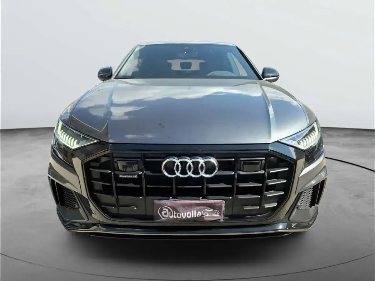 Usata Audi Q8 Sport 286 CV (210 kW) 2023 Grigio daytona SUV