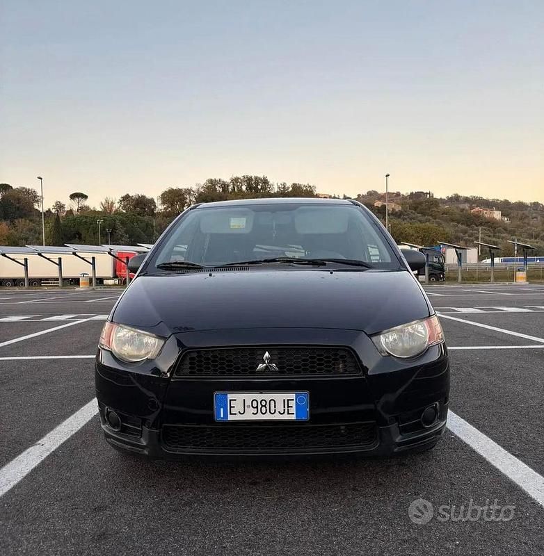 Nero Usata 2011 Mitsubishi Colt Tre volumi | 2900 € - Immagine 1/4