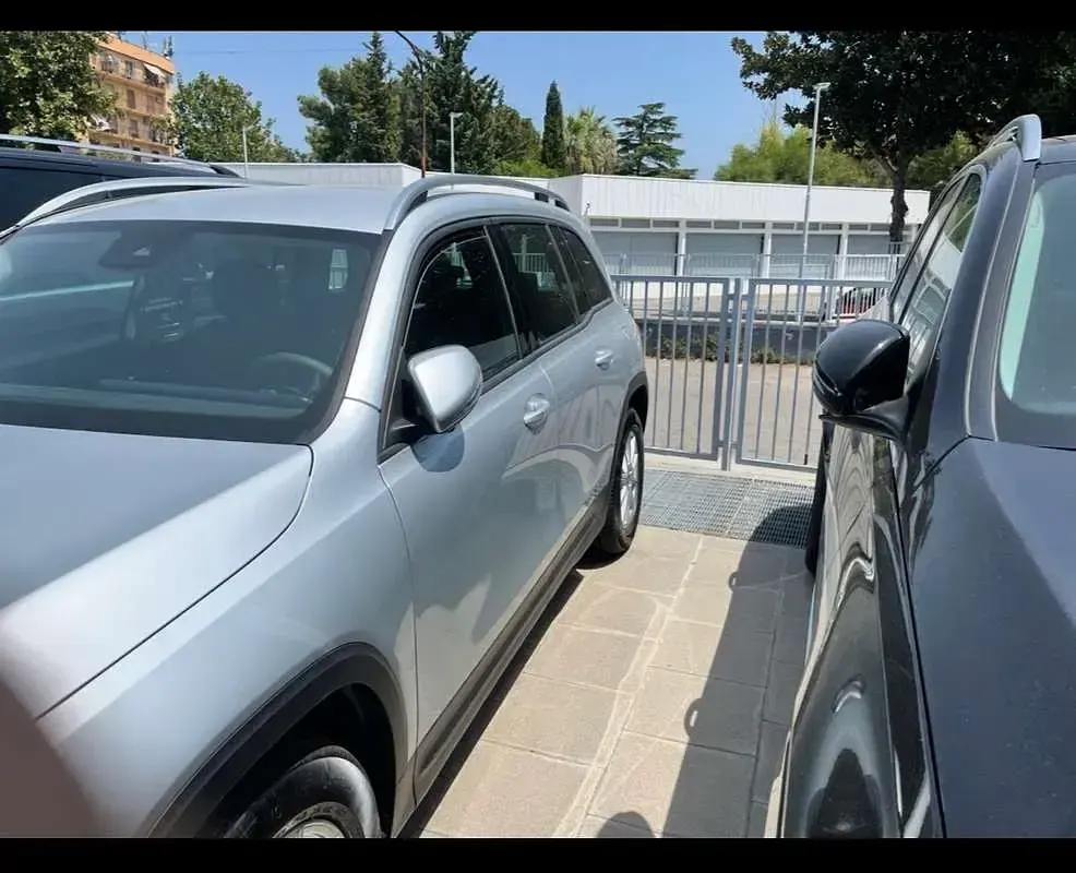 Usata Mercedes GLB200 Executive 150 CV (110 kW) 2021 Argento SUV