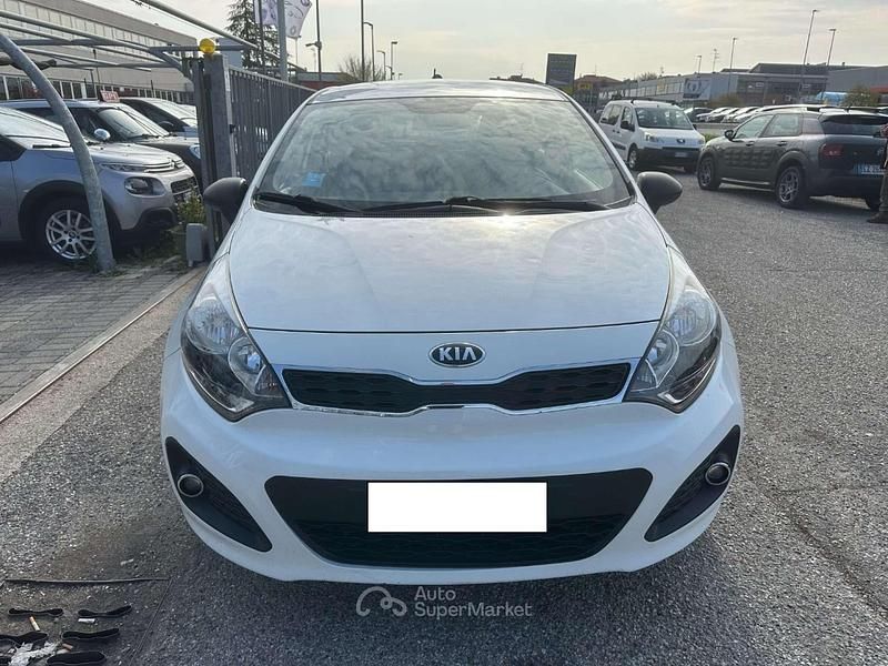 Usata Kia Rio Active 75 CV (55 kW) 2013 Bianco Berlina