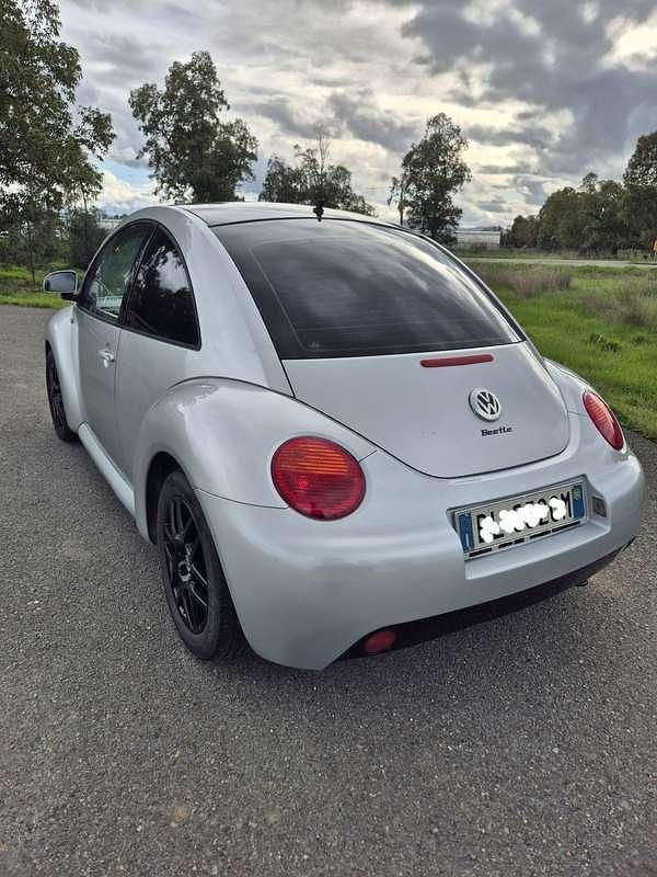 Usata VW Beetle 90 CV (66 kW) 2000 Nero Utilitaria