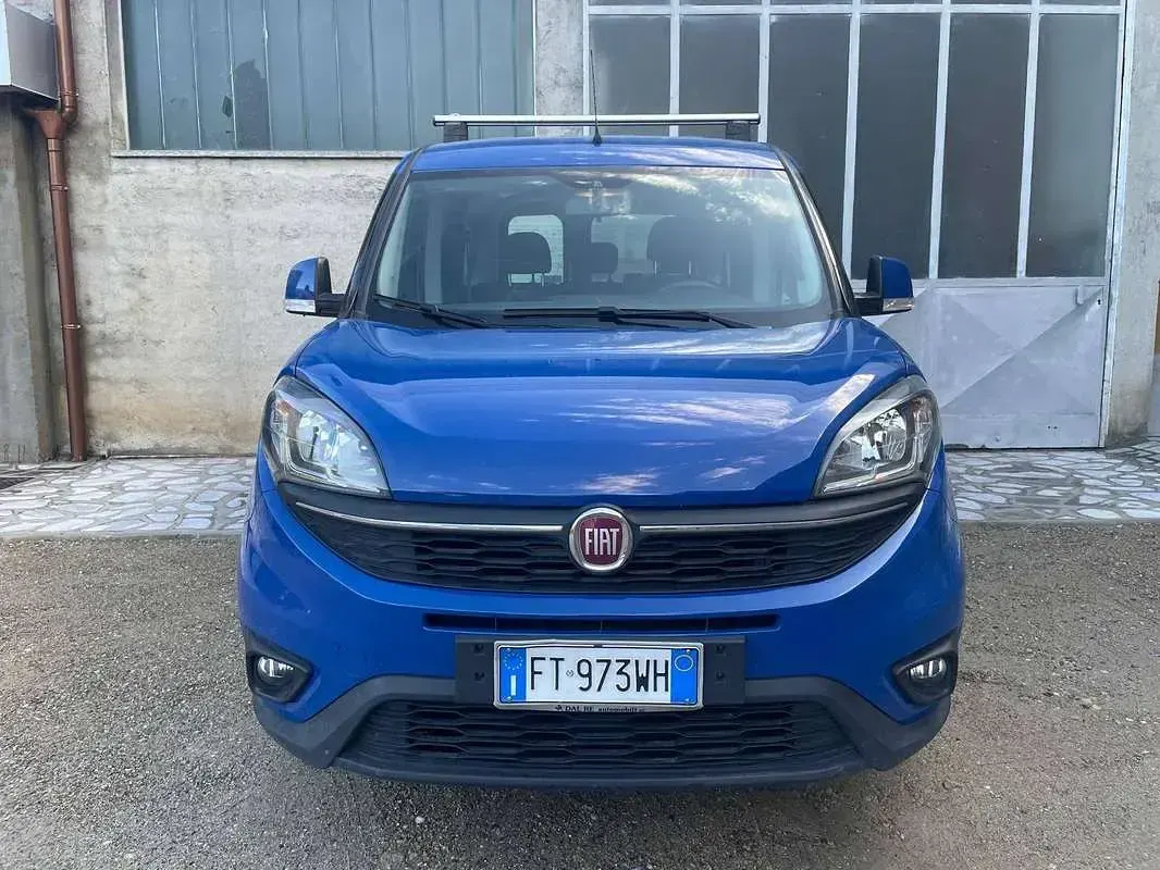 Usata Fiat Doblò 77 CV (56 kW) 2019 Blu/azzurro Monovolume
