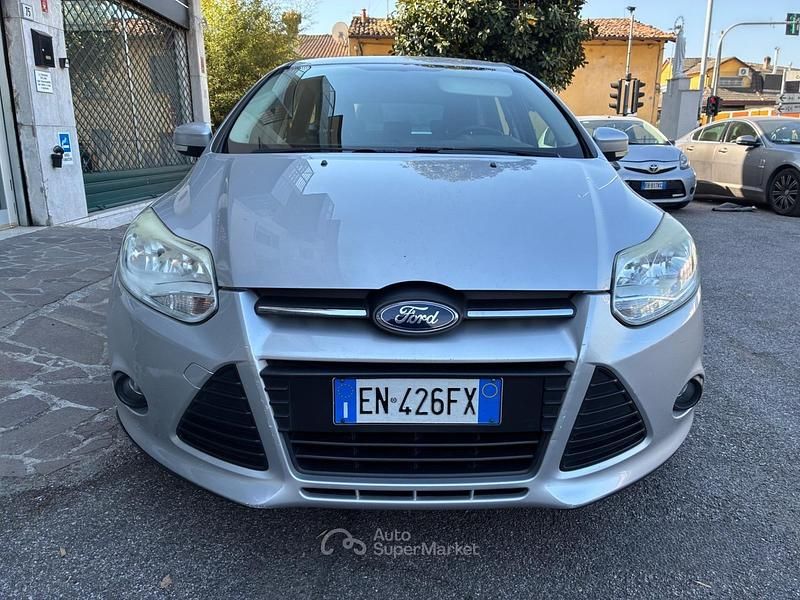 Usata Ford Focus 116 CV (85 kW) 2012 Grigio Station wagon
