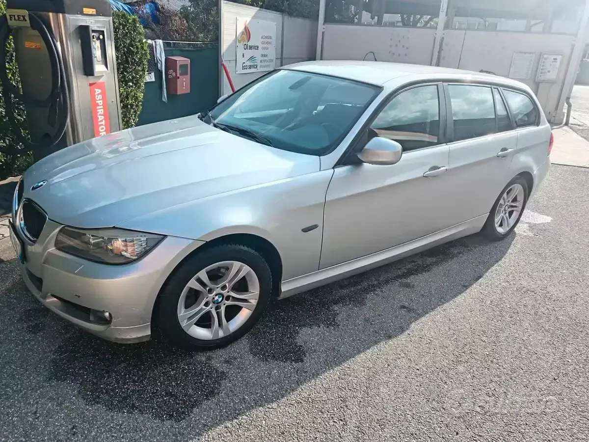 Usata BMW 318 143 CV (105 kW) 2010 Grigio Station wagon