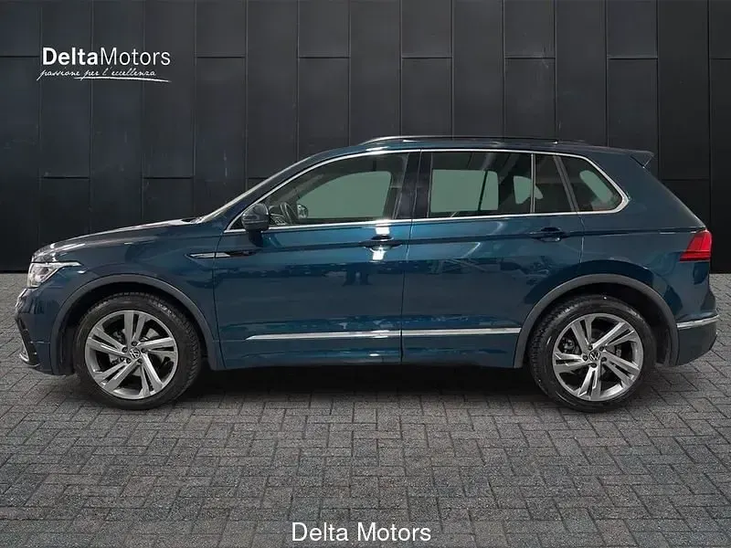 Usata VW Tiguan R-line 150 CV (110 kW) 2022 Blu metallizzato SUV