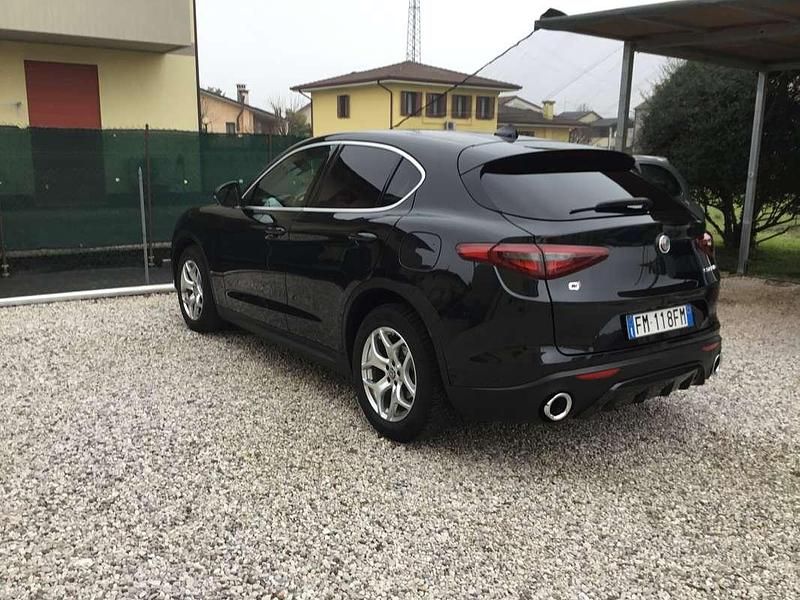 Usata Alfa Romeo Stelvio Executive 209 CV (153 kW) 2017 Nero SUV