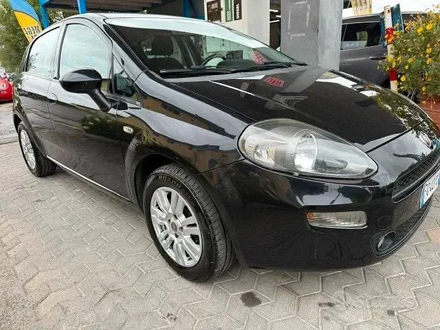 Begagnad Fiat Punto Lounge 69 HK (50 kW) 2017 Svart Halvkombi