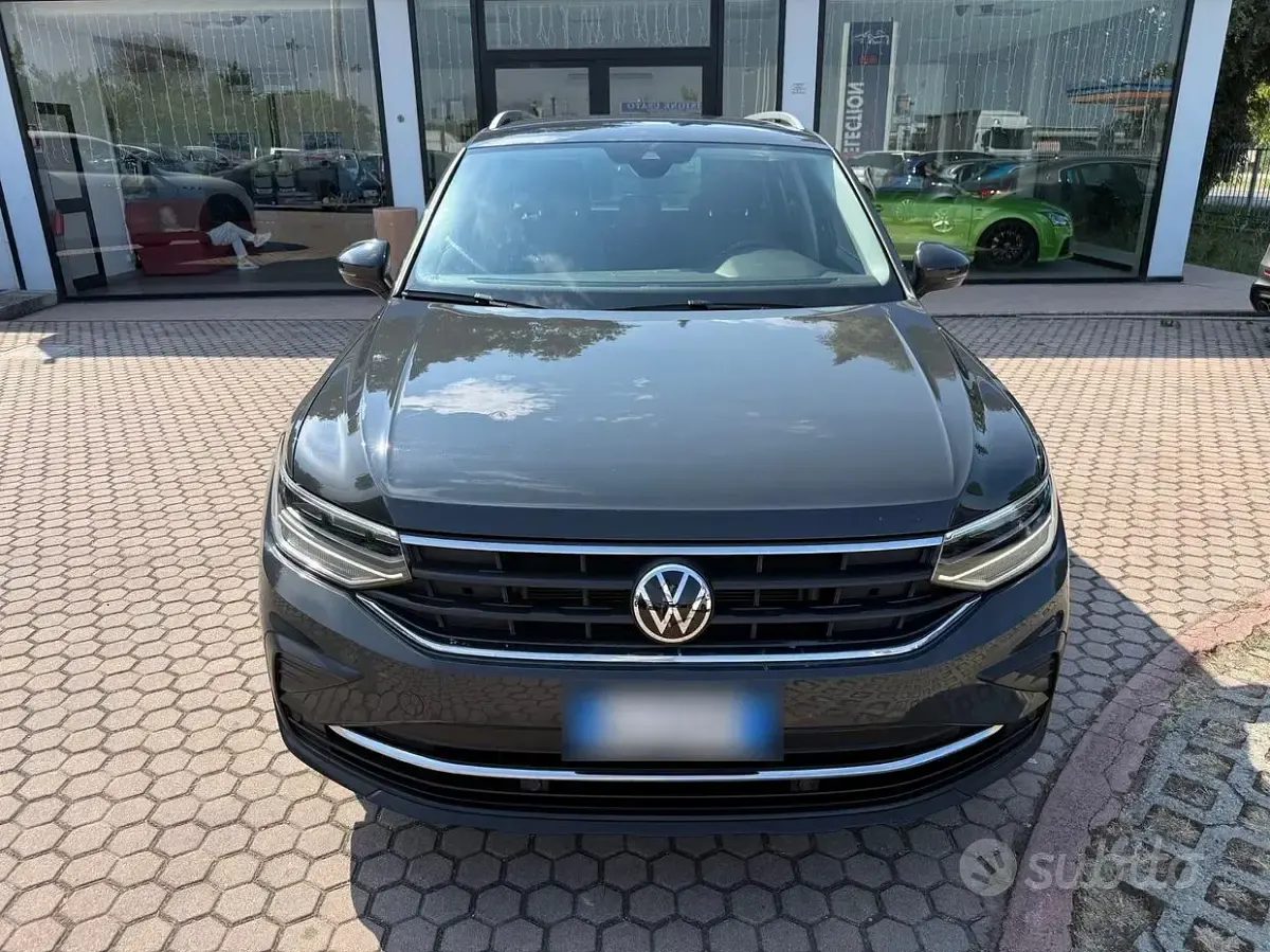 Usata VW Tiguan Life 122 CV (89 kW) 2022 Grigio SUV