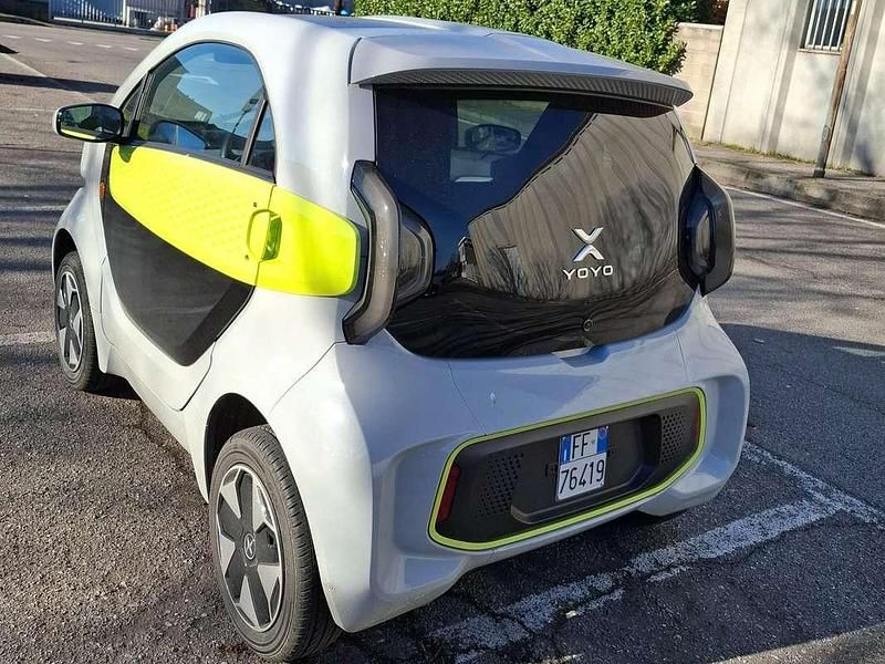 Usata XEV Yoyo 750 kW (1020 CV) 2023 Grigio Utilitaria