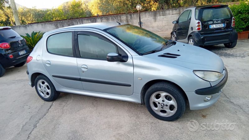 Usata Peugeot 206 75 CV (55 kW) 2005 Grigio Utilitaria