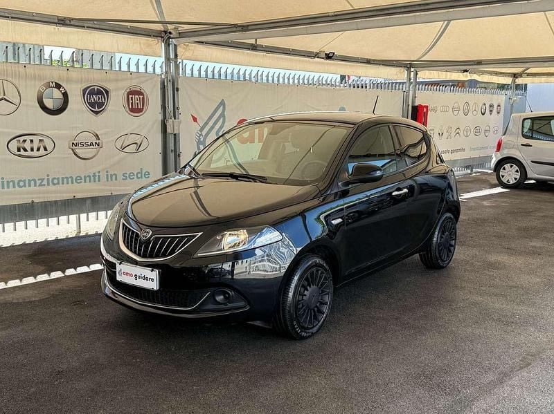 Usata Lancia Ypsilon Silver 69 CV (50 kW) 2022 Nero Utilitaria