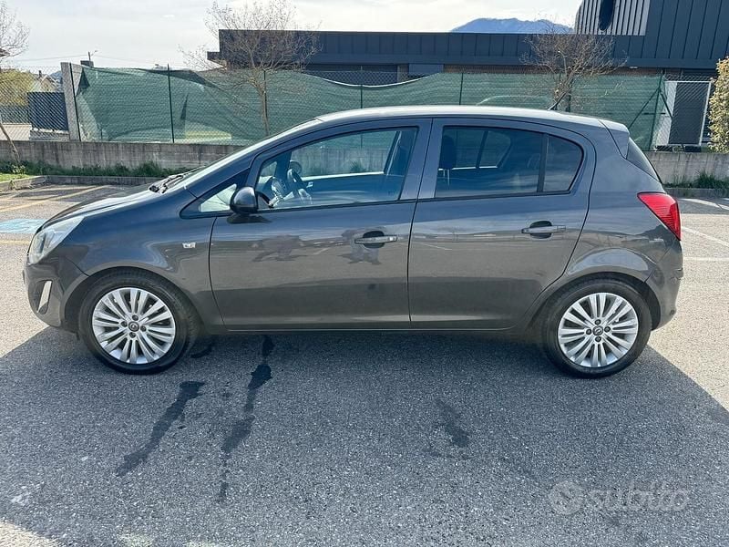Usata Opel Corsa 86 CV (63 kW) 2011 Grigio Utilitaria