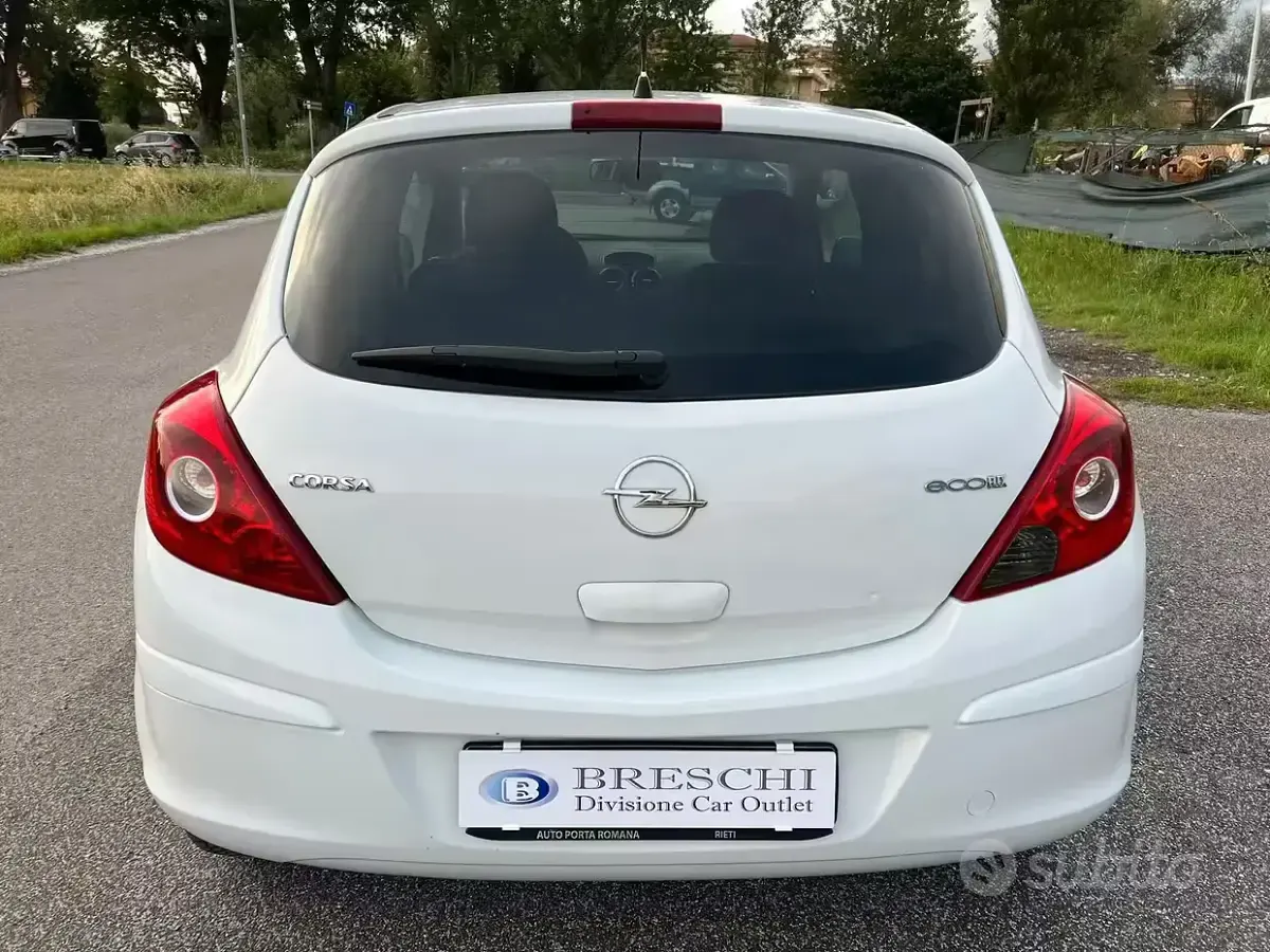 Usata Opel Corsa Edition 75 CV (55 kW) 2010 Bianco Utilitaria