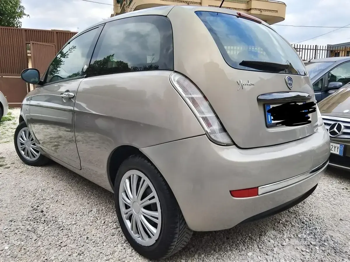 Usata Lancia Ypsilon 77 CV (56 kW) 2010 Beige Utilitaria