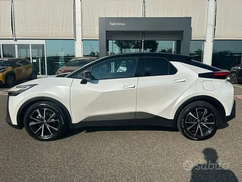 Usata Toyota C-HR Trend 140 CV (102 kW) 2024 Bianco SUV