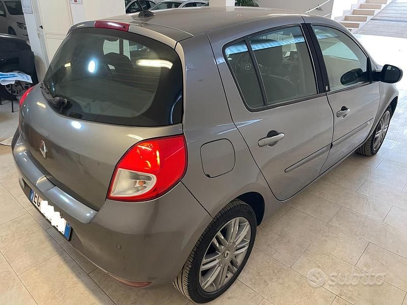 Usata Renault Clio II 103 CV (75 kW) 2011 Grigio Berlina
