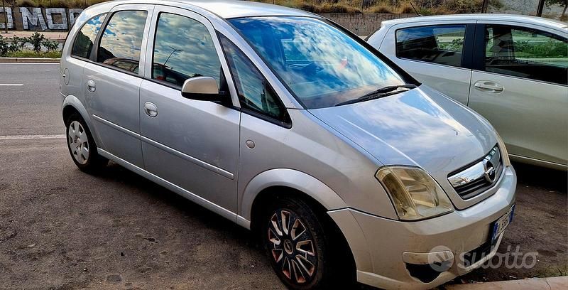 Grigio Usata 2007 Opel Meriva Cosmo Monovolume | 1500 € (Buon prezzo) - Immagine 1/4