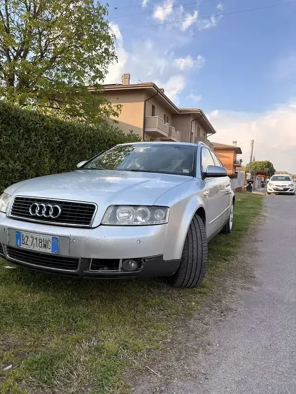 Usata Audi A4 Ambiente 131 CV (96 kW) 2002 Grigio Berlina