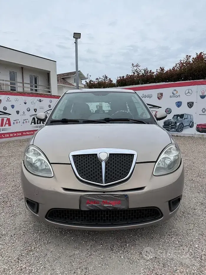 Usata Lancia Ypsilon 75 CV (55 kW) 2007 Marrone Utilitaria