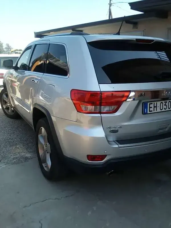 Usata Jeep Grand Cherokee Overland 241 CV (177 kW) 2011 Argento SUV