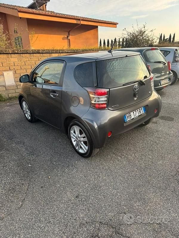 Usata Toyota iQ 98 CV (72 kW) 2015 Grigio Utilitaria