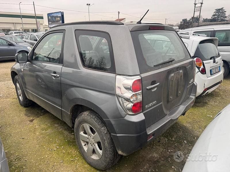 Usata Suzuki Vitara 129 CV (94 kW) 2007 Grigio