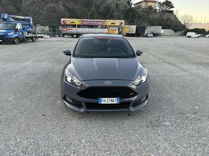 Usata Ford Focus ST 250 CV (183 kW) 2016 Berlina