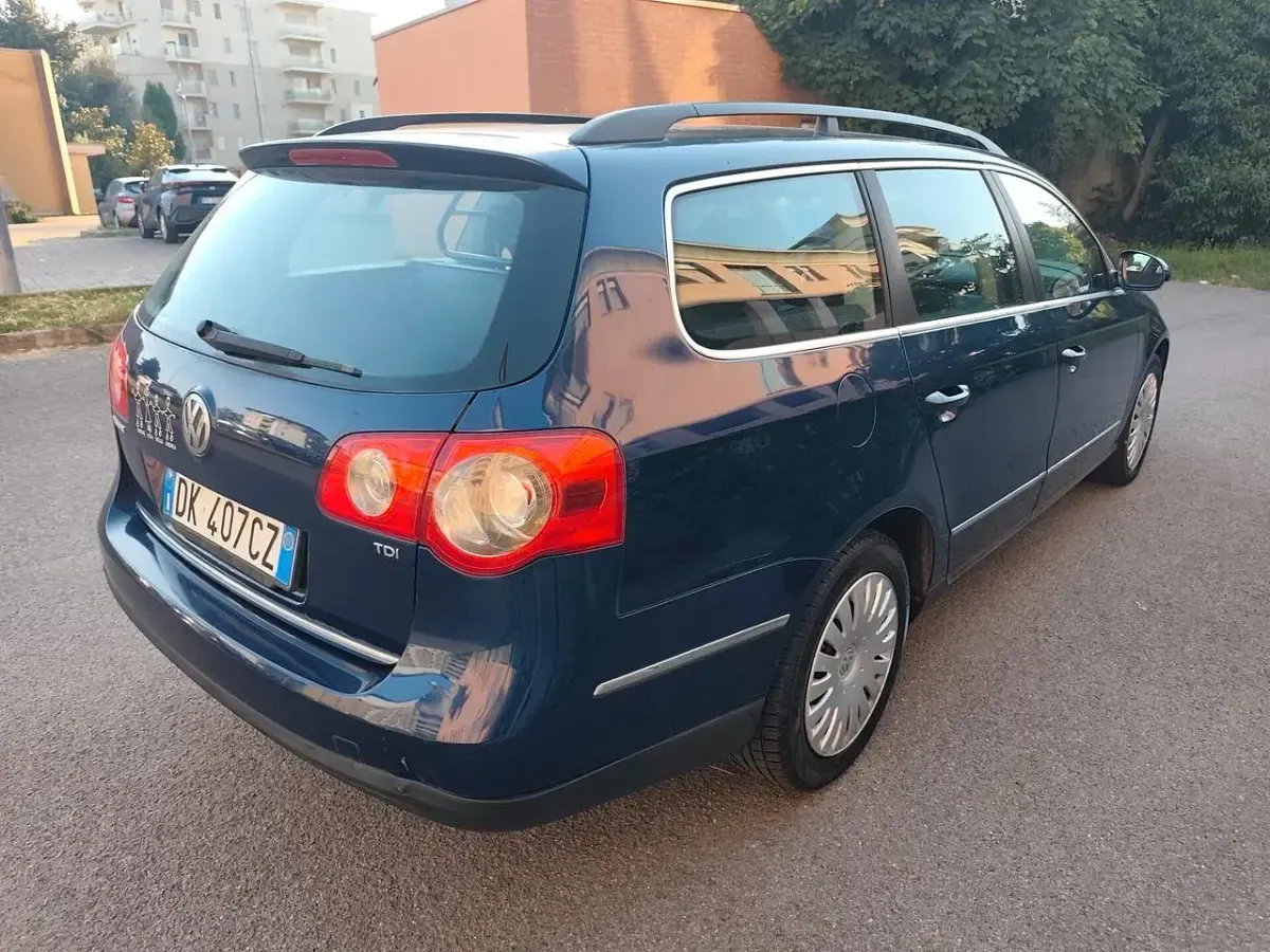 Usata VW Passat 104 CV (76 kW) 2007 Blu Station wagon