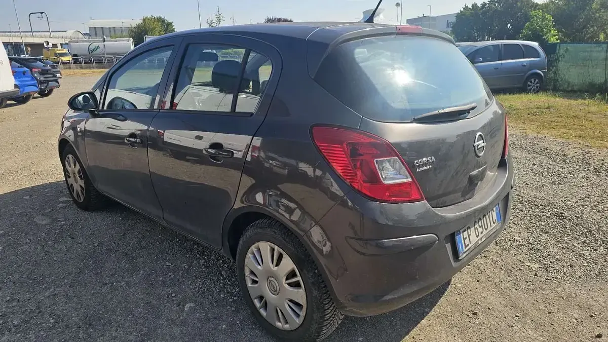 Usata Opel Corsa 86 CV (63 kW) 2013 Nero Utilitaria