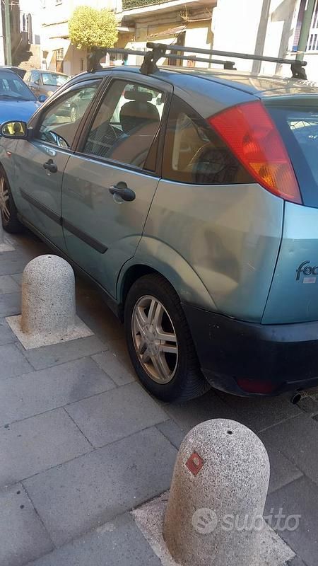 Usata Ford Focus 100 CV (73 kW) 2000 Verde Berlina