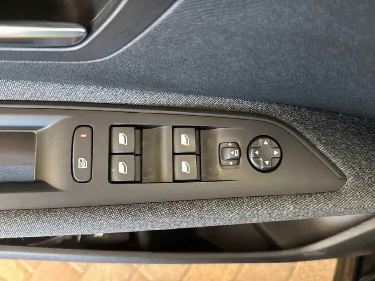 Usata Peugeot 3008 Active 131 CV (96 kW) 2023 Nero SUV