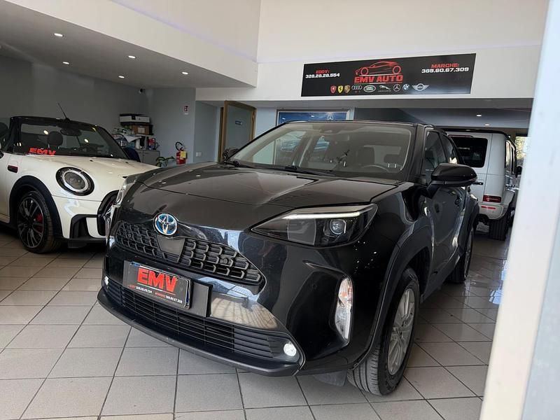 Usata Toyota Yaris Hybrid Business Edition 92 CV (67 kW) 2022 Nero Station wagon