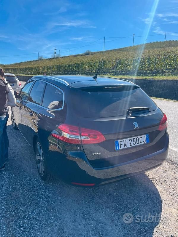 Usata Peugeot 308 SW Allure 130 CV (95 kW) 2019 Blu Station wagon