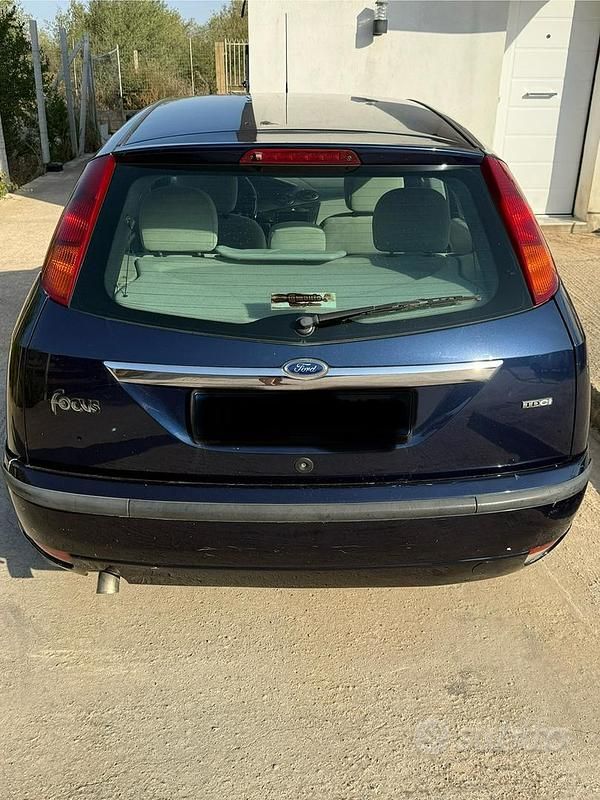 Usata Ford Focus 116 CV (85 kW) 2004 Blu Utilitaria
