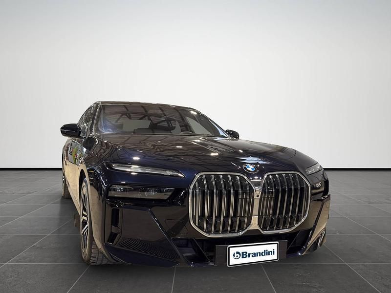 Usata BMW 740 M Sport 299 CV (219 kW) 2025 Carbon black metallizzato Berlina
