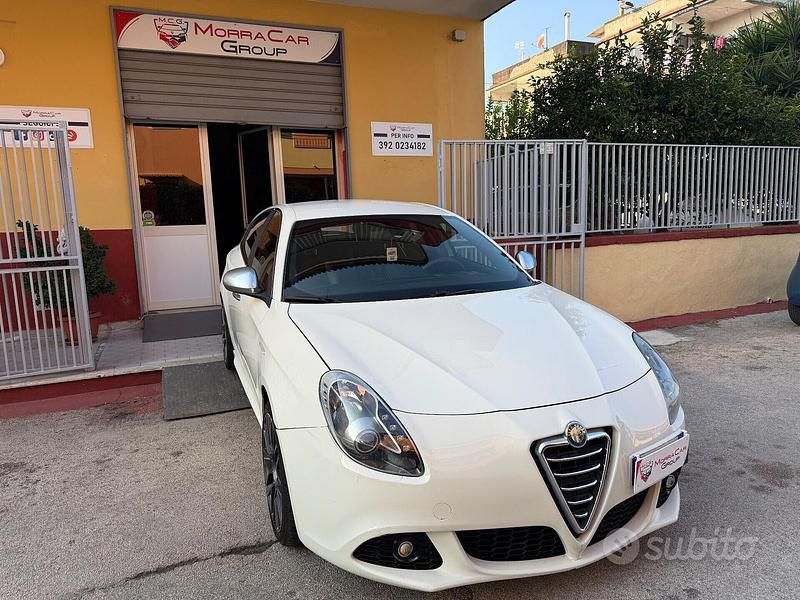 Bianco Usata 2010 Alfa Romeo Giulietta Progression Tre volumi | 3699 € (Ottimo prezzo) - Immagine 1/4