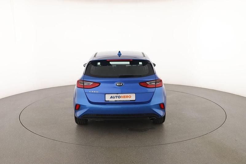 Begagnad Kia Ceed 116 HK (85 kW) 2021 Blå Halvkombi
