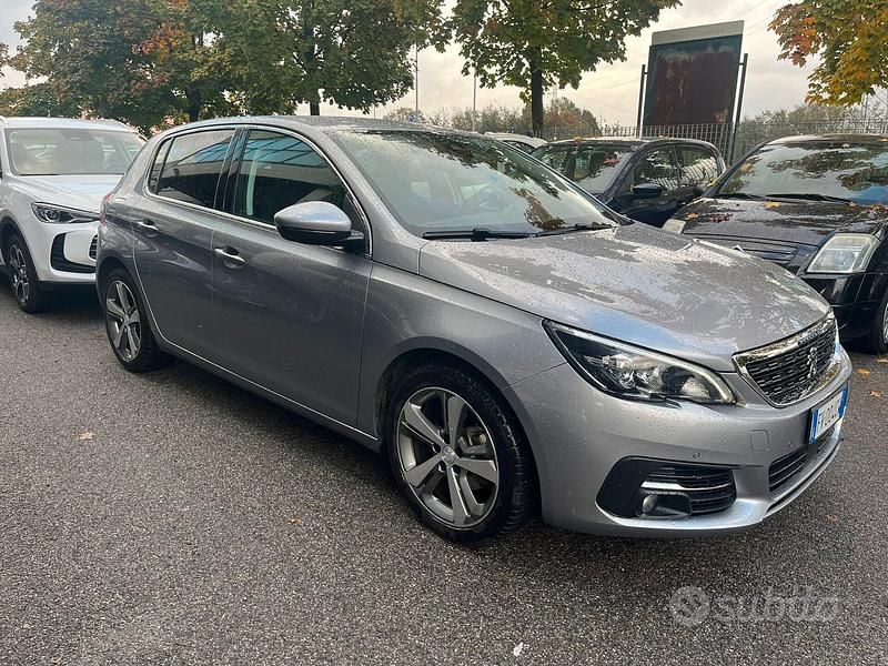 Grigio Usata 2019 Peugeot 308 Allure Tre volumi | 11.600 € (Buon prezzo) - Immagine 1/4