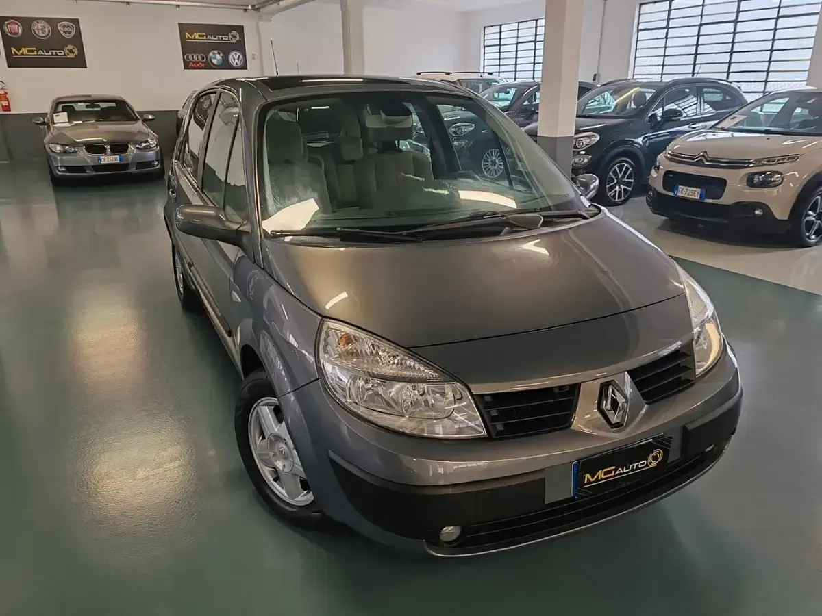 Usata Renault Scenic E-Tech 111 CV (81 kW) 2006 Grigio Monovolume