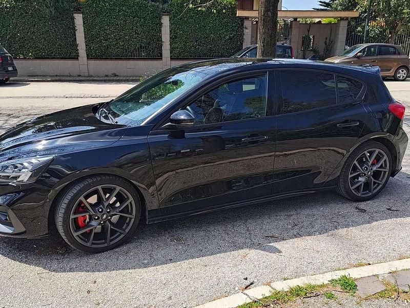 Usata Ford Focus ST 280 CV (205 kW) 2020 Nero Berlina