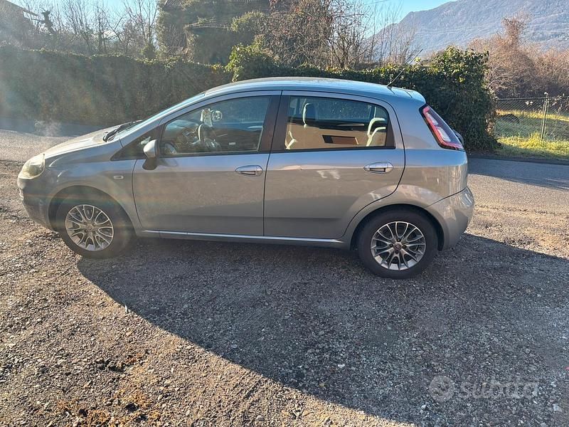 Usata Fiat Grande Punto Dynamic 90 CV (66 kW) 2013 Grigio Utilitaria