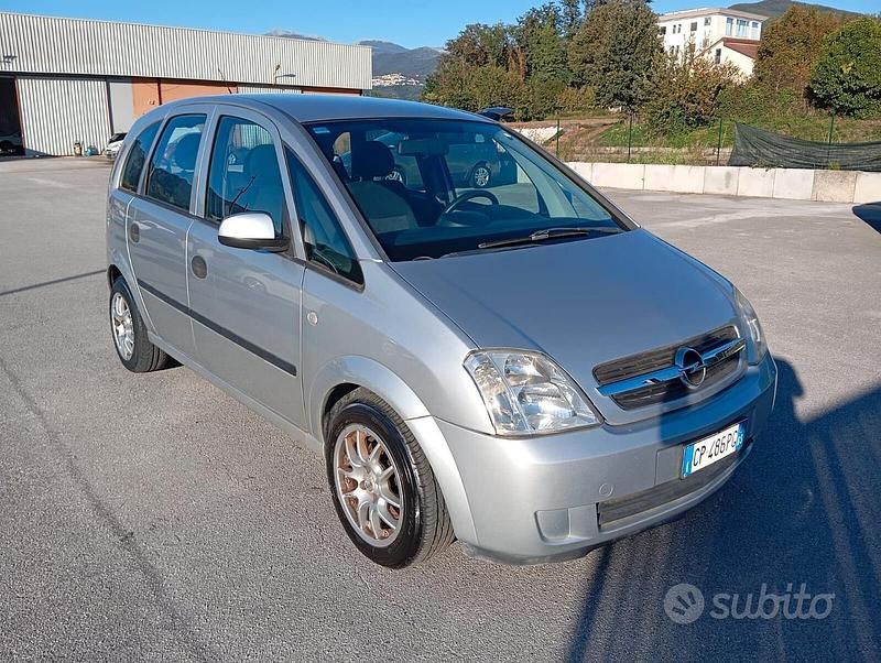 Usata Opel Meriva Cosmo 75 CV (55 kW) 2004 Grigio Monovolume