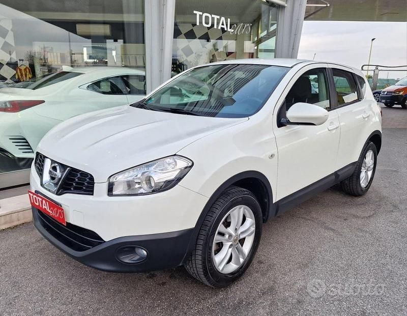 Usata Nissan Qashqai Acenta 117 CV (86 kW) 2010 Bianco pastello SUV