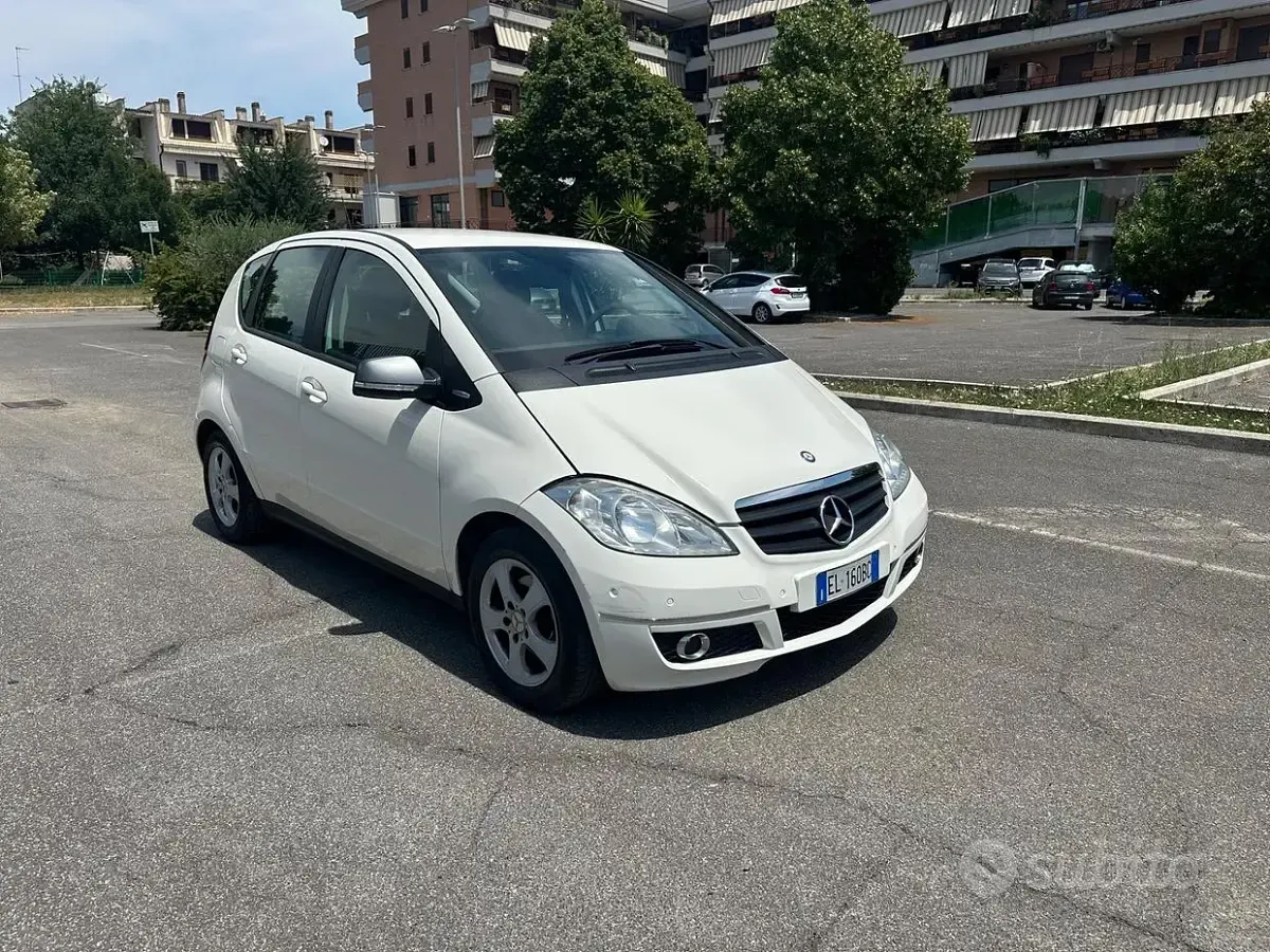 Usata Mercedes A150 Elegance 95 CV (69 kW) 2011 Bianco Utilitaria