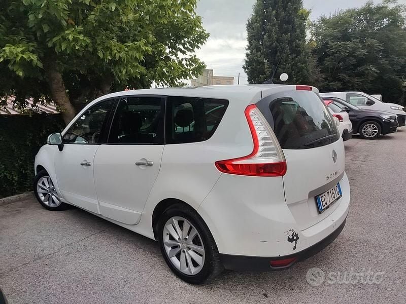 Usata 2010 Renault Grand Scénic III Monovolume | 3300 € (Buon prezzo) - Immagine 1/4