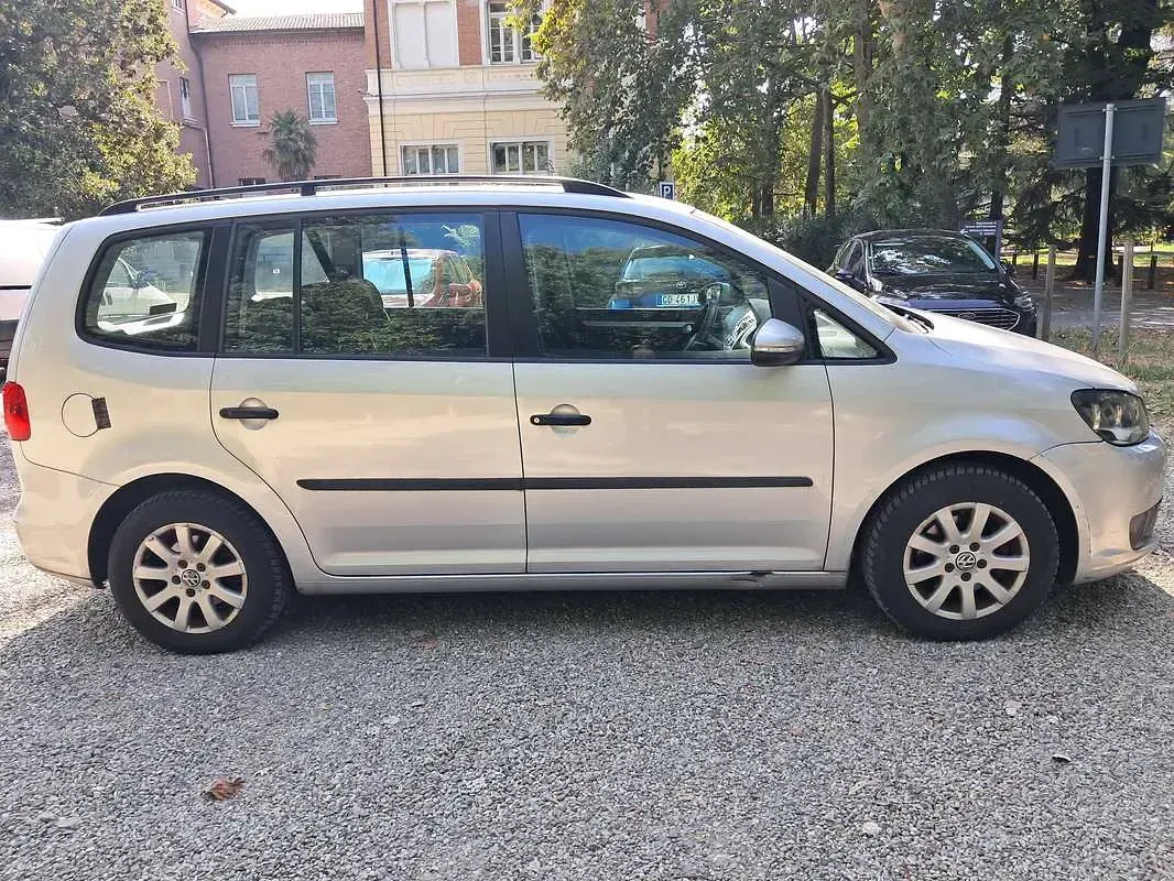 Usata VW Touran 105 CV (77 kW) 2010 Argento Monovolume