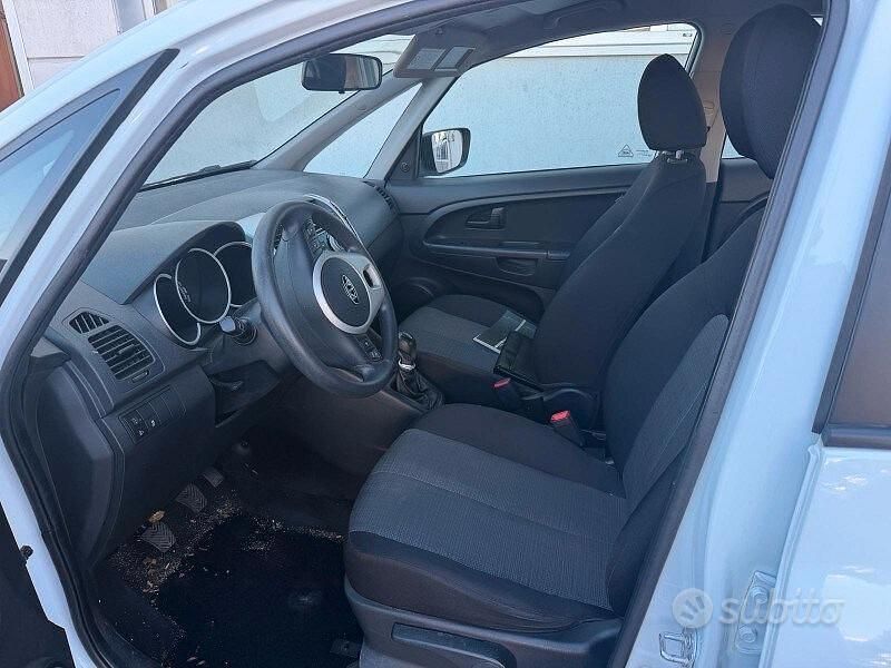 Begagnad Kia Venga 90 HK (66 kW) 2012 Vit Halvkombi