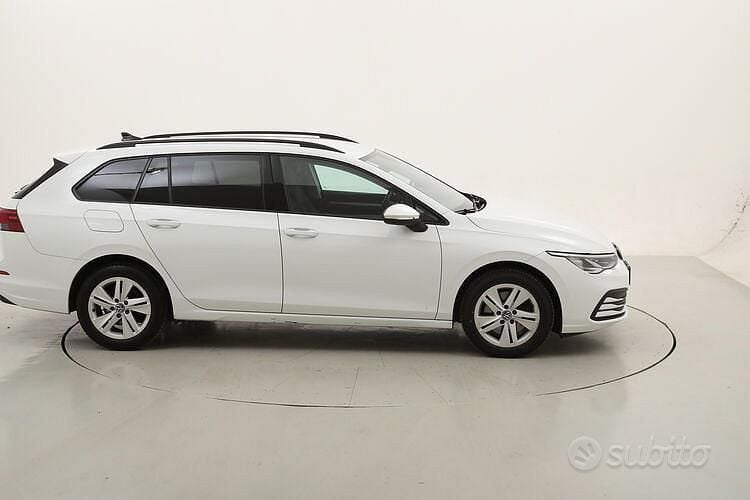 Usata VW Golf VIII Life 116 CV (85 kW) 2021 Bianco Station wagon